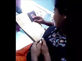 Una ragazza donne con trans video davvero sexy si diverte con un BWC e un vibratore