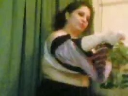 Teen bionda insaziabile viene scopata dal trans erotici fratellastro